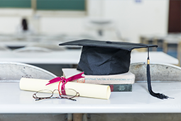 春招“黄金档”来袭：应届生看重落户政策 有企业招聘人数增五成